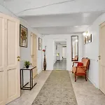 1 Bedroom Cozy In V Appartamento