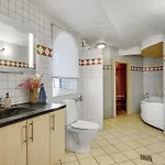 1 Bedroom Cozy In V Appartamento *